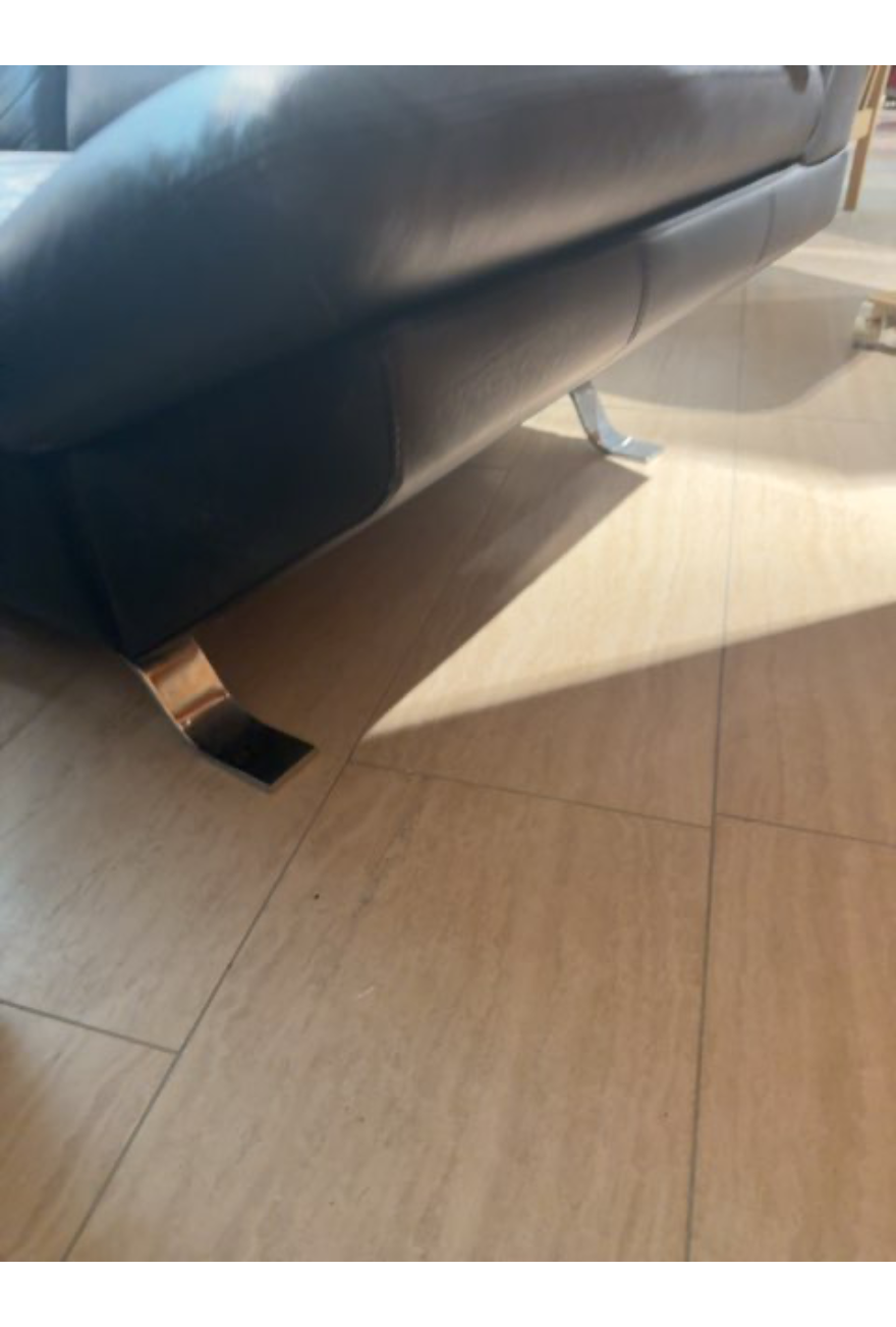 Sofa med sølv buede ben